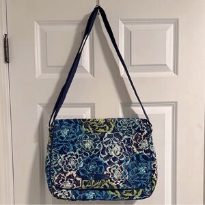 ✨SALE✨Vera Bradley Katalina Blues Floral Print Large Crossbody Bag